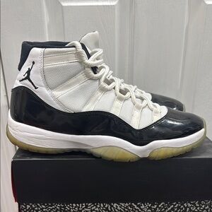 Used Air Jordan 11 Retro 
White Black Concorde
Size 10 Mens